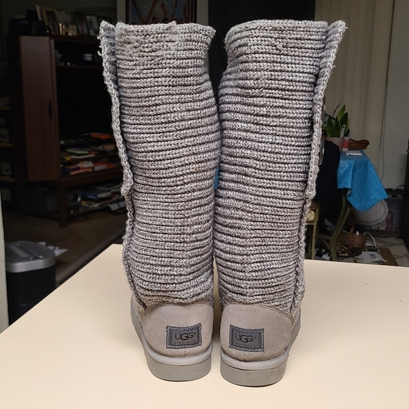 Ugg Classic Cardy calve boots size 8 - Picture 4 of 8